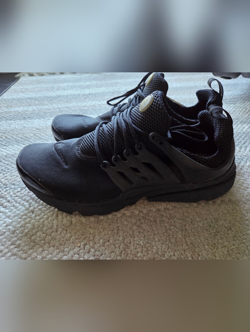 Nike. All-Black Athletic Sneakers - Lightweight Comfort